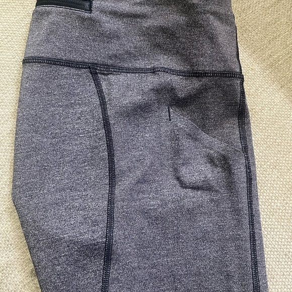 Lululemon Athletica‎ Yoga or Running Crop Leggings Grey & Black Size 6 - Picture 4 of 5